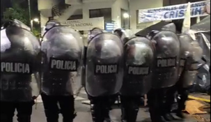 160 efectivos de la Policía de la Ciudad desalojaron a militantes de la esquina de la casa de Cristina Kirchner.