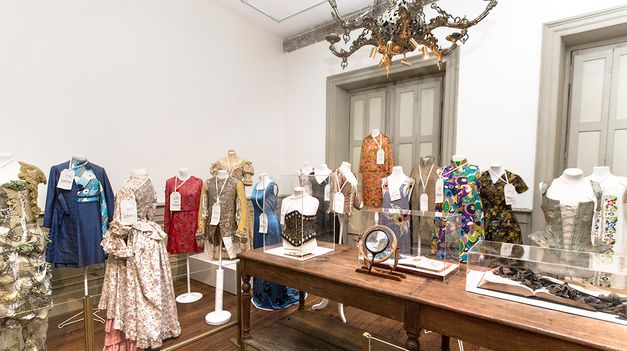 El Gobierno cerró por decreto el Museo de la Historia del Traje.