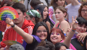 El evento comenzará a las 10 en Plaza de Mayo con la Feria del Orgullo y escenario con artistas. El evento comenzará a las 10 en Plaza de Mayo con la Feria del Orgullo y escenario con artistas.
