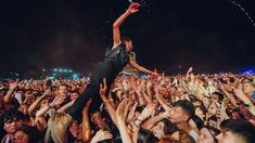 La plataforma de streaming transmitirá en vivo desde los cuatro escenarios principales. La plataforma de streaming transmitirá en vivo desde los cuatro escenarios principales.