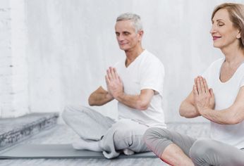 Esta postura de yoga es clave para la longevidad.