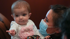 La niña de 13 meses ya fue dada de alta y se encuentra en buen estado de salud. La niña de 13 meses ya fue dada de alta y se encuentra en buen estado de salud.