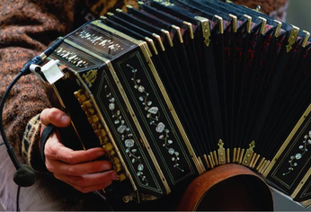 El bandoneón es de origen alemán pero fue apropiado por el tango.
