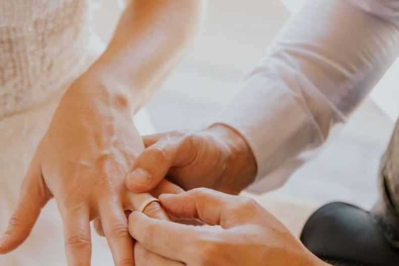 Los rumores de casamiento y las fotos virales rodearon a la pareja de famosos.