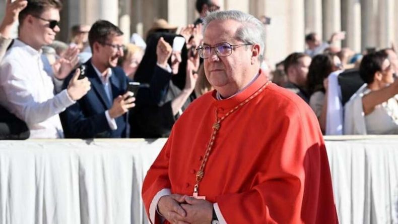 El cardenal Rossi cuestionó la medida del Gobierno.