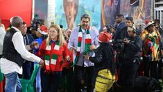 El presidente de Venezuela Nicolás Maduro protagonizó el primero de una serie de festejos de Navidad en Caracas. El presidente de Venezuela Nicolás Maduro protagonizó el primero de una serie de festejos de Navidad en Caracas.