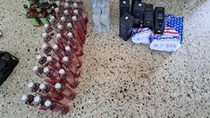 Encontraron 9800plumas ornamentales y 60 botellas de alcohol que intentaban ingresar de contrabando Encontraron 9800plumas ornamentales y 60 botellas de alcohol que intentaban ingresar de contrabando