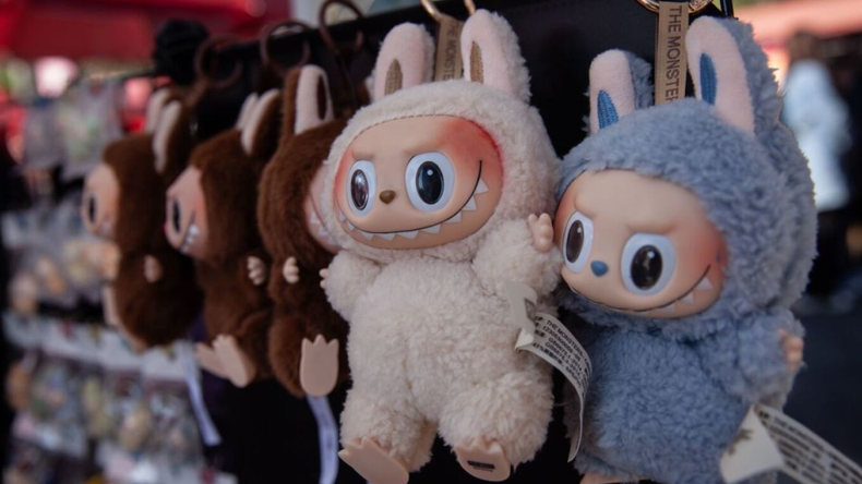 Las muñecas están relacionadas con un demonio por su apariencia física.&nbsp;