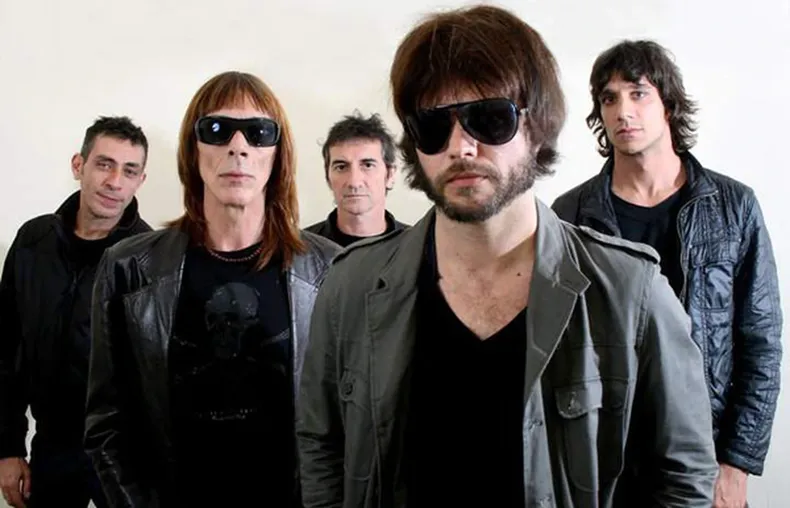 La banda presenta su nuevo disco con una presentación en el Teatro de Flores