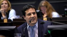 Maximiliano Abad impulsa un proyecto para el tratamiento responsable de medicamentos vencidos. Maximiliano Abad impulsa un proyecto para el tratamiento responsable de medicamentos vencidos.