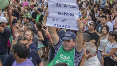 El Gobierno avanza con los desìdos masivos en el sector público.