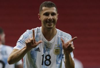 Guido Rodríguez dio positivo en Covid-19 y no podrá jugar la próxima doble fecha de Eliminatorias.