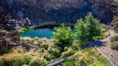 Un espejo de agua turquesa, escondido en Mendoza. Un espejo de agua turquesa, escondido en Mendoza.