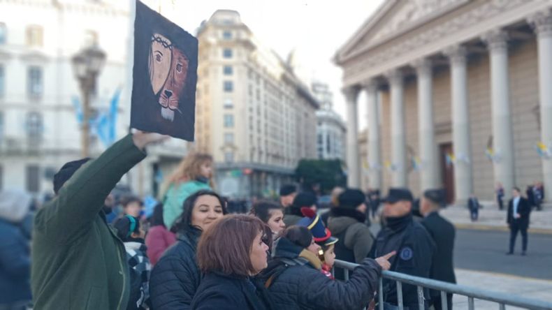 Tedeum callejero: más militares y periodistas que simpatizantes de Javier Milei