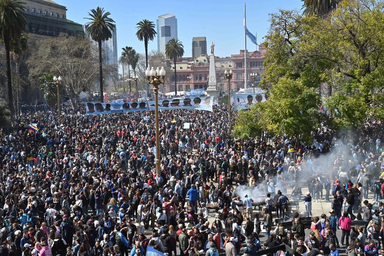 Organizaciones sociales marchan en Plaza de Mayo en repudio al atentado contra Cristina Kirchner