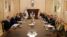 Javier Milei encabezará una reunión de Gabinete en medio de la interna oficialista y el respaldo a Adorni Javier Milei encabezará una reunión de Gabinete en medio de la interna oficialista y el respaldo a Adorni