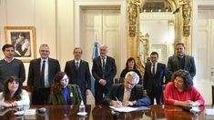 Alberto Fernández firmó con Laboratorios para no aumentar los medicamentos por encima de la inflación por 60 días. Alberto Fernández firmó con Laboratorios para no aumentar los medicamentos por encima de la inflación por 60 días.