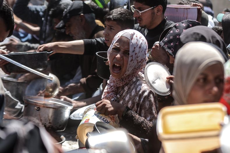 Las autoridades sanitarias de Gaza informaron de otras nueve muertes por desnutrición.