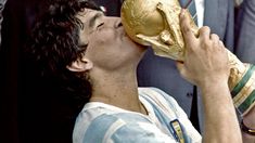 Mundial Qatar 2022: el sentido homenaje de FIFA a Maradona y campeones del mundo fallecidos. Mundial Qatar 2022: el sentido homenaje de FIFA a Maradona y campeones del mundo fallecidos.