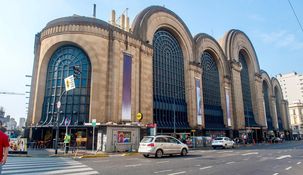 El imponente Mercado de Abasto, reconvertido en shopping.