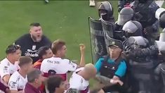 El partido terminó en escándalo. El partido terminó en escándalo.