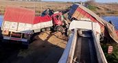 Así quedaron los camiones tras el choque múltiple.