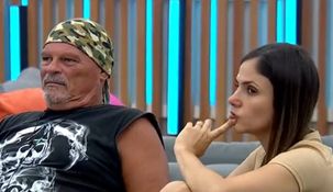 Alfa le expresó su pensamiento a Romina. Alfa le expresó su pensamiento a Romina.