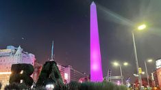 Ek Obelisco se tiñó de violeta desde las 20 del sábado.