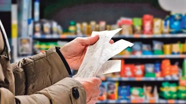 La inflación desaceleró en enero, pero aún se ubica en los dos dígitos.