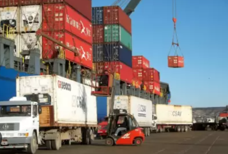 El déficit comercial se atenuó u$s649 millones en julio luego de 2 meses con fuertes saldos negativos.