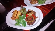 Es conocido como uno de los mejores bodegones en cuanto a la relación precio y calidad. Es conocido como uno de los mejores bodegones en cuanto a la relación precio y calidad.