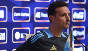 Scaloni piensa en la lista de la Selección argentina para la Copa del Mundo. Scaloni piensa en la lista de la Selección argentina para la Copa del Mundo.