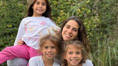 Cinthia Fernández junto a sus hijas Francesca, Bella y Charis. Cinthia Fernández junto a sus hijas Francesca, Bella y Charis.