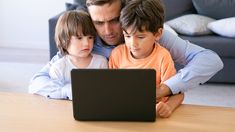 Los titulares de AUH ya conocen su fecha de cobro de enero junto con los diferentes extras. Los titulares de AUH ya conocen su fecha de cobro de enero junto con los diferentes extras.