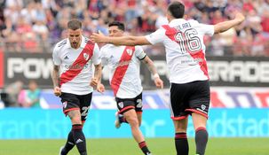 Con un jugador menos, River se quedó con el clásico ante San Lorenzo.