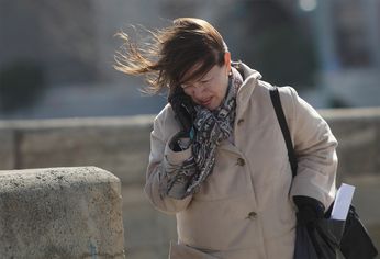 Hay alerta amarilla por viento en dos provincias para este martes. Hay alerta amarilla por viento en dos provincias para este martes.
