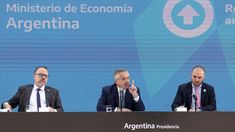 El Presidente encabezó el anuncio junto a los ministros Kulfas y Guzmán. El Presidente encabezó el anuncio junto a los ministros Kulfas y Guzmán.