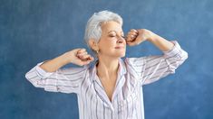 El mejor ejercicio físico para mayores de 60 años que ayuda a mejorar el sueño. El mejor ejercicio físico para mayores de 60 años que ayuda a mejorar el sueño.