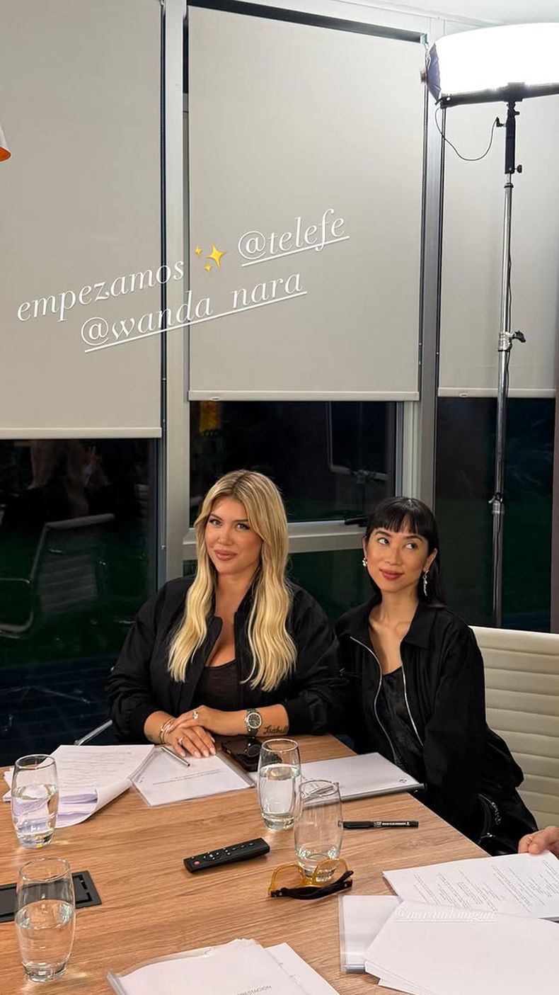 Débora Nishimoto junto a Wanda Nara en el set de grabación: 