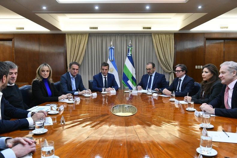 Créditos para obras de infraestructura y asistencia aprogramas económicos y sociales.