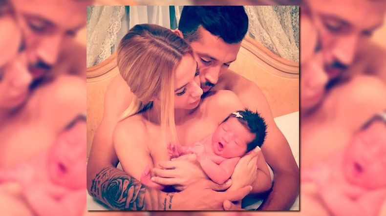 Ezequiel Garay y su esposa, Tamara Gorro, presentaron a su hija Shaila