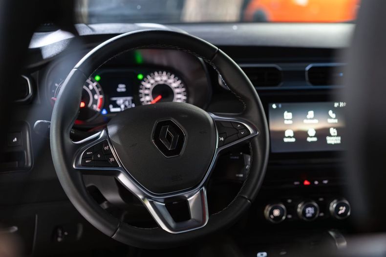 El volante, el instrumental y la central multimedia no presentan cambios.