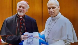 El papa León XIV junto al arzobispo de Santiago del Estero, Vicente Bokalic Iglic.
