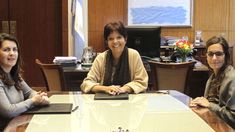 Mercedes Marcó del Pont junto a Mariel Fernández y Virginia García. Mercedes Marcó del Pont junto a Mariel Fernández y Virginia García.