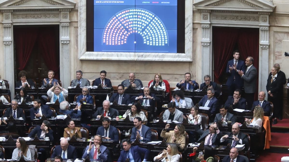 A Horas Del Pacto De Mayo El Gobierno Promulgó La Ley Bases Y El