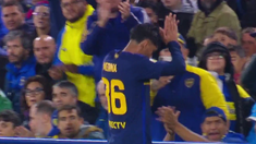 Cristian Medina se retiró de la cancha aplaudido por los hinchas. Cristian Medina se retiró de la cancha aplaudido por los hinchas.