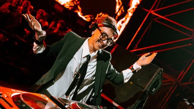 La llaman de Ibiza, Ámsterdam, y distintos festivales alrededor del mundo.