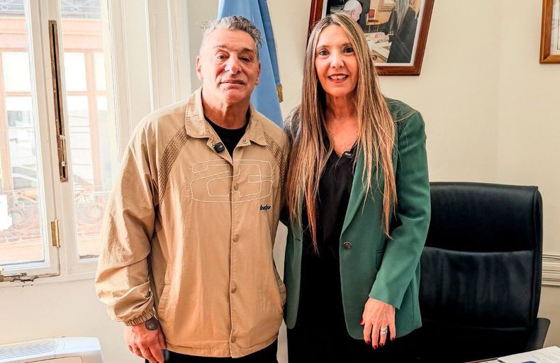 Claudio García junto a la legisladora Claudia Negri.