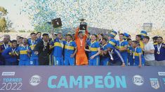 El plantel de Reserva festejó el título logrado.