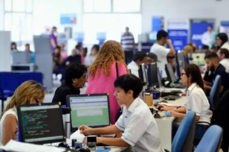 Los estatales recibirán un aumento del 3% en dos tramos.